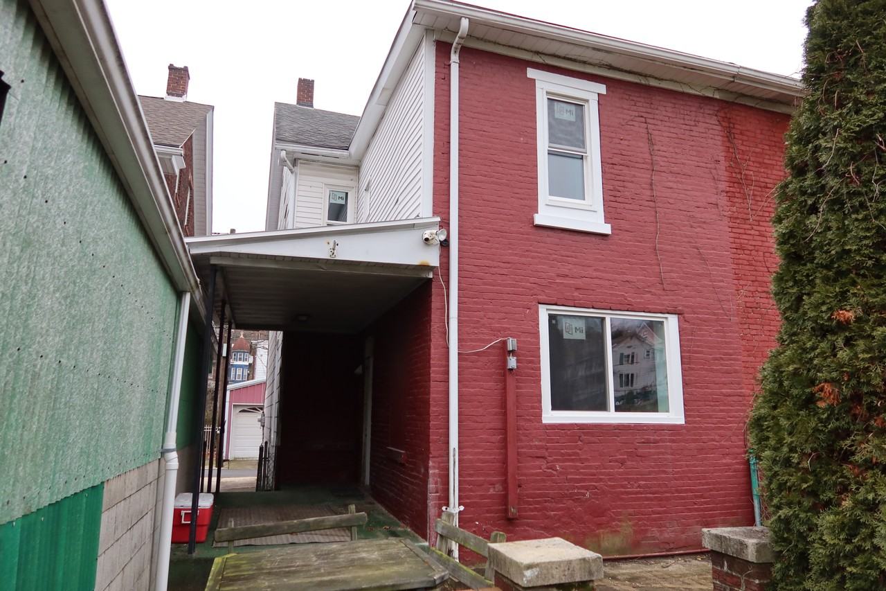 255 W Rowe St #NA - Photo 3 of 21