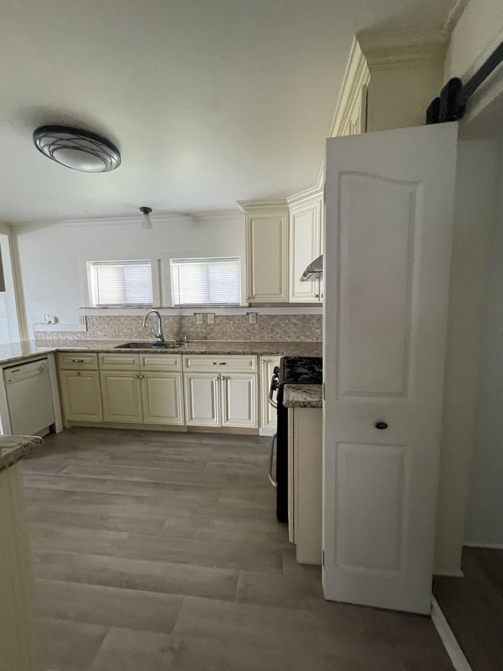 2422 Stafford St #NA - Photo 7 of 20