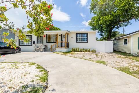 4226 5th Ave N #B - Photo 2 of 13