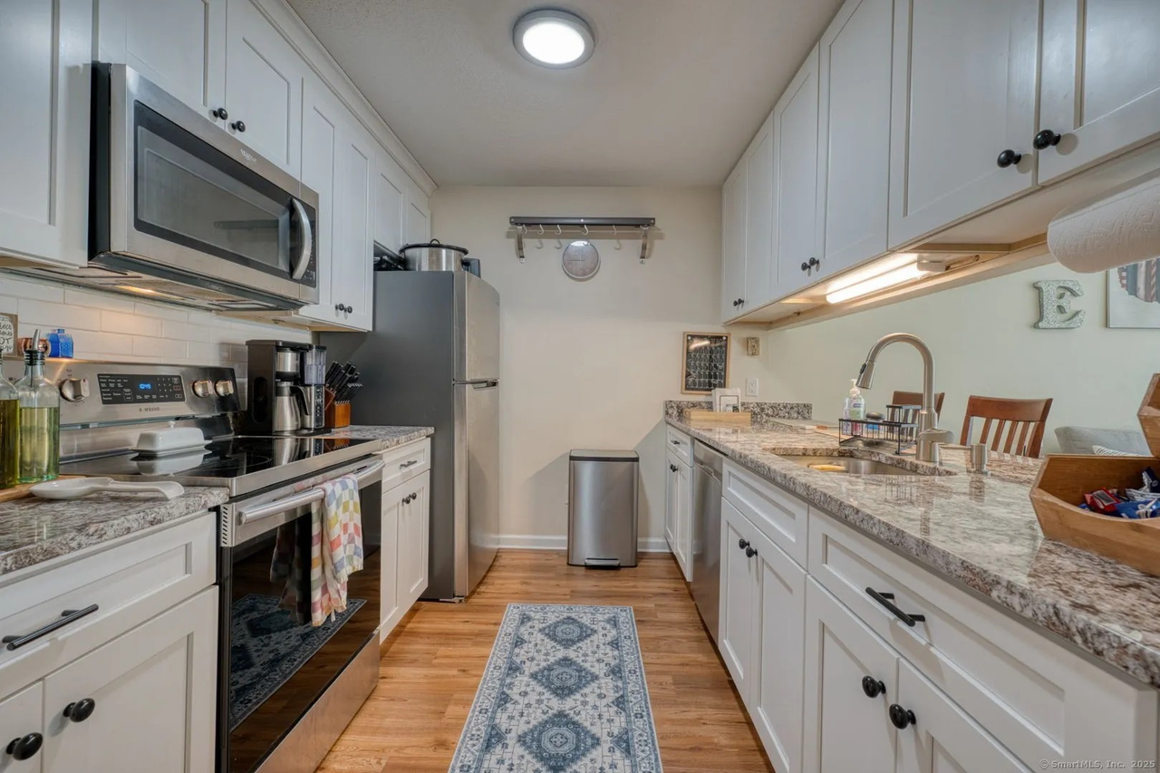 308 Carlton Ln - Photo 3 of 19