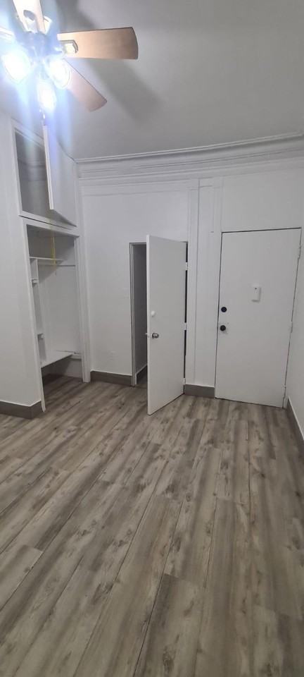 689 Seneca Ave #3R - Photo 2 of 12