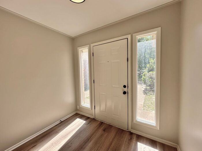 4622 Edinburgh Dr - Photo 3 of 29