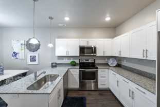 Bldg 07: Unit 201 Type 3: Standard - Photo 1 of 1