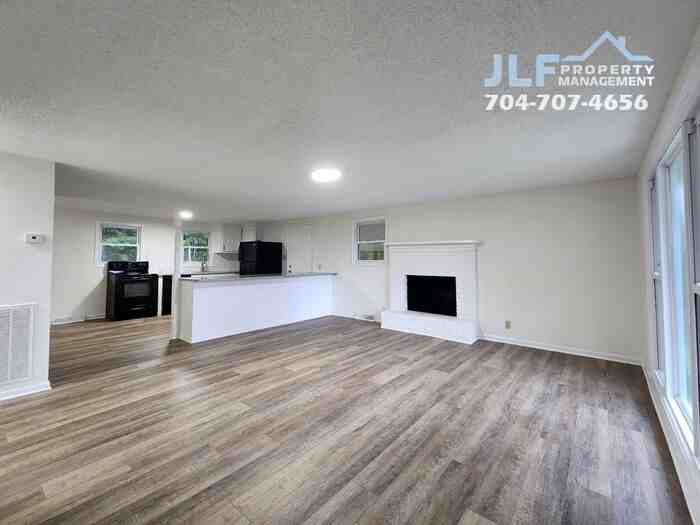 12719 Cottonville Rd - Photo 2 of 20