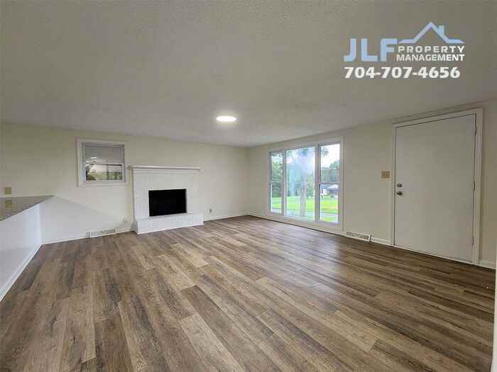 12719 Cottonville Rd - Photo 3 of 20