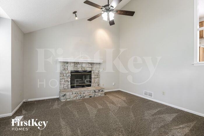 517 Se Onyx Dr - Photo 3 of 15