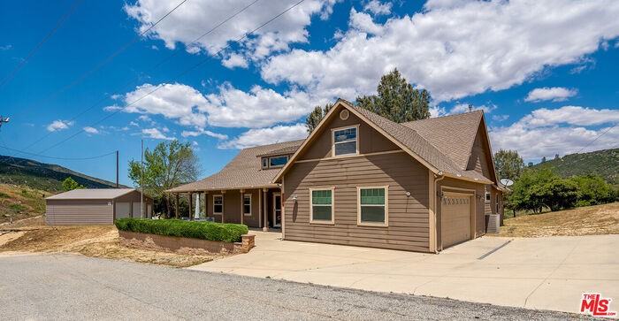 18087 Newview Dr - Photo 3 of 39