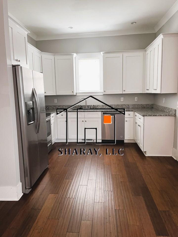 510 E 40th Street Lower - Photo 3 of 15