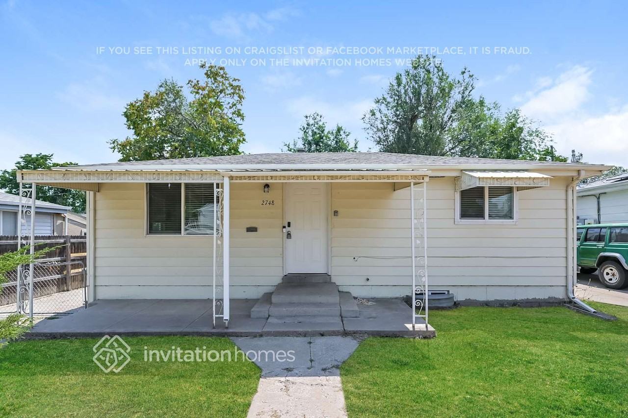 2748 West Iowa Avenue