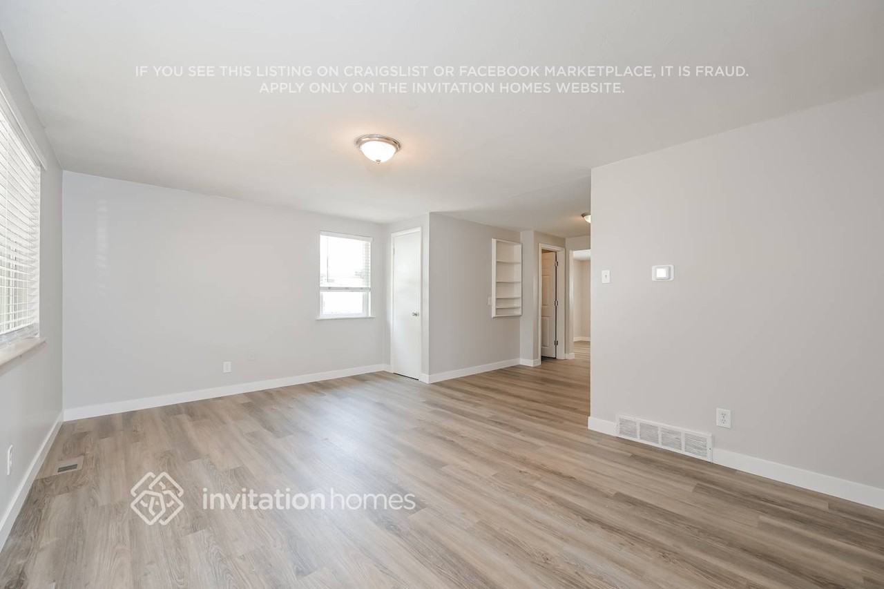 2748 W Iowa Ave - Photo 5 of 19