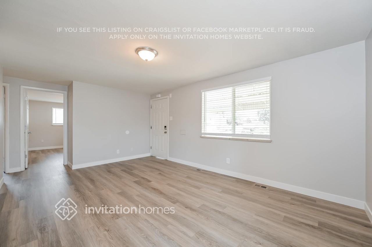 2748 W Iowa Ave - Photo 6 of 19