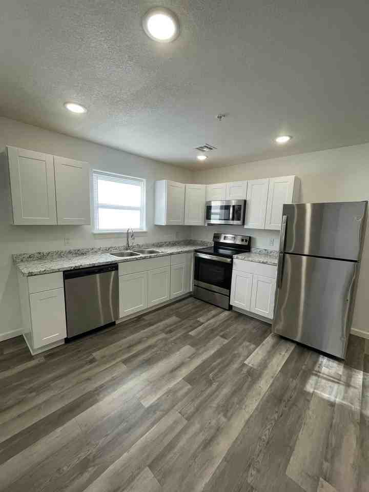 413 Doxey - Photo 3 of 18