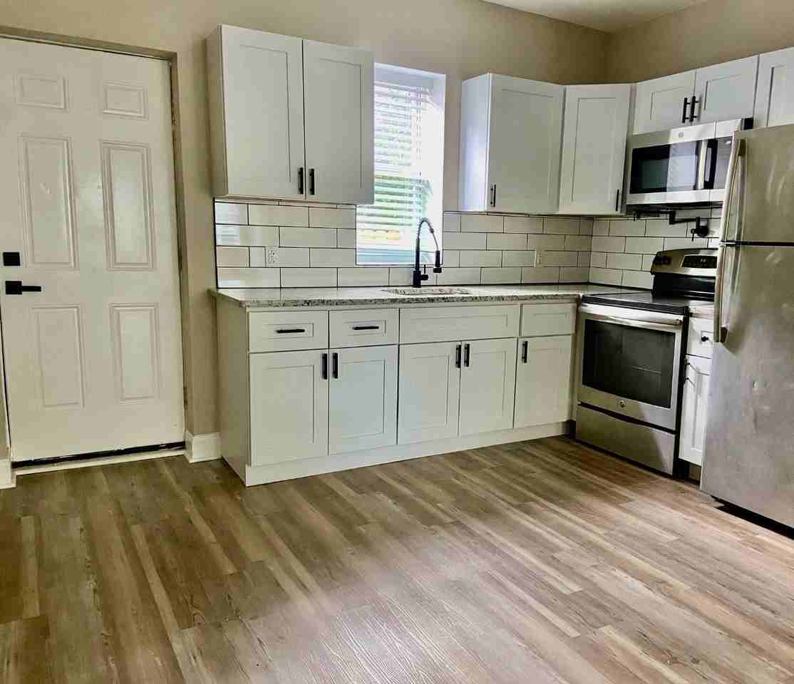 2306 N Myrtlewood St - Photo 4 of 16