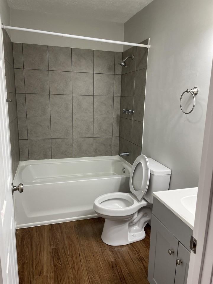 Log Gardens - Photo 4 of 5