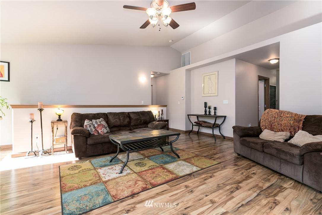 106 Polo Park Dr - Photo 2 of 20