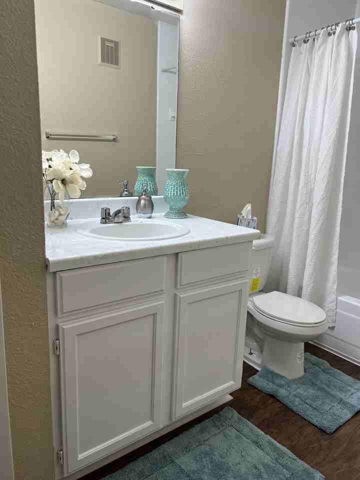 Crescent Place Apartments - Photo 3 of 17