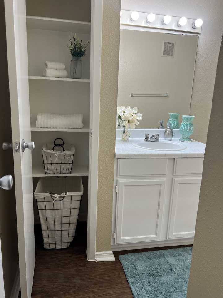 Crescent Place Apartments - Photo 4 of 17