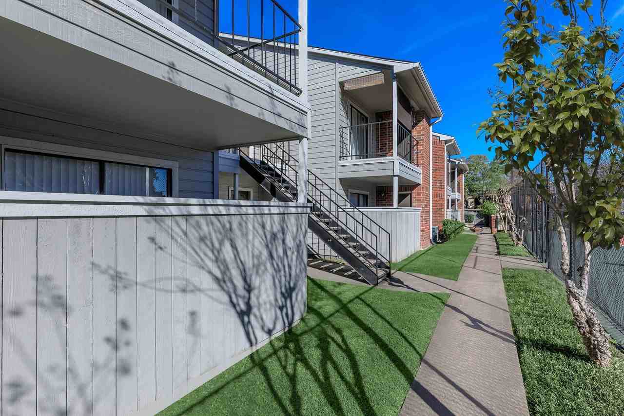 Crescent Place Apartments - Photo 6 of 17