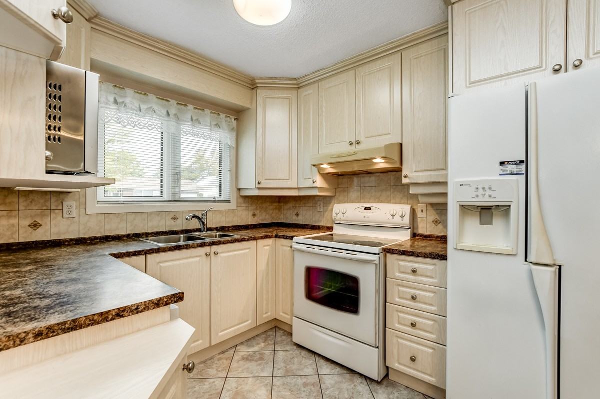 6870 Rocque Street - Photo 3 of 11