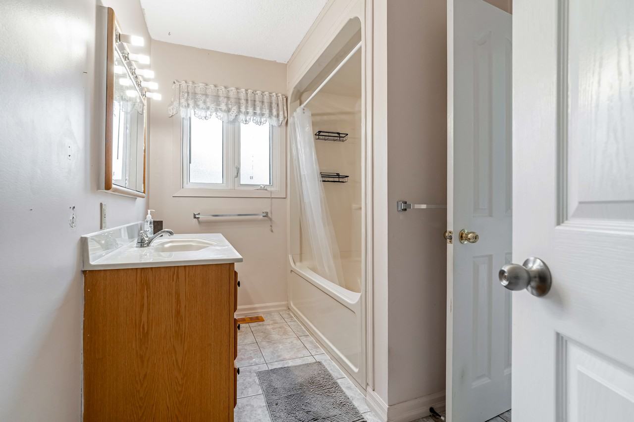 6870 Rocque Street - Photo 7 of 11