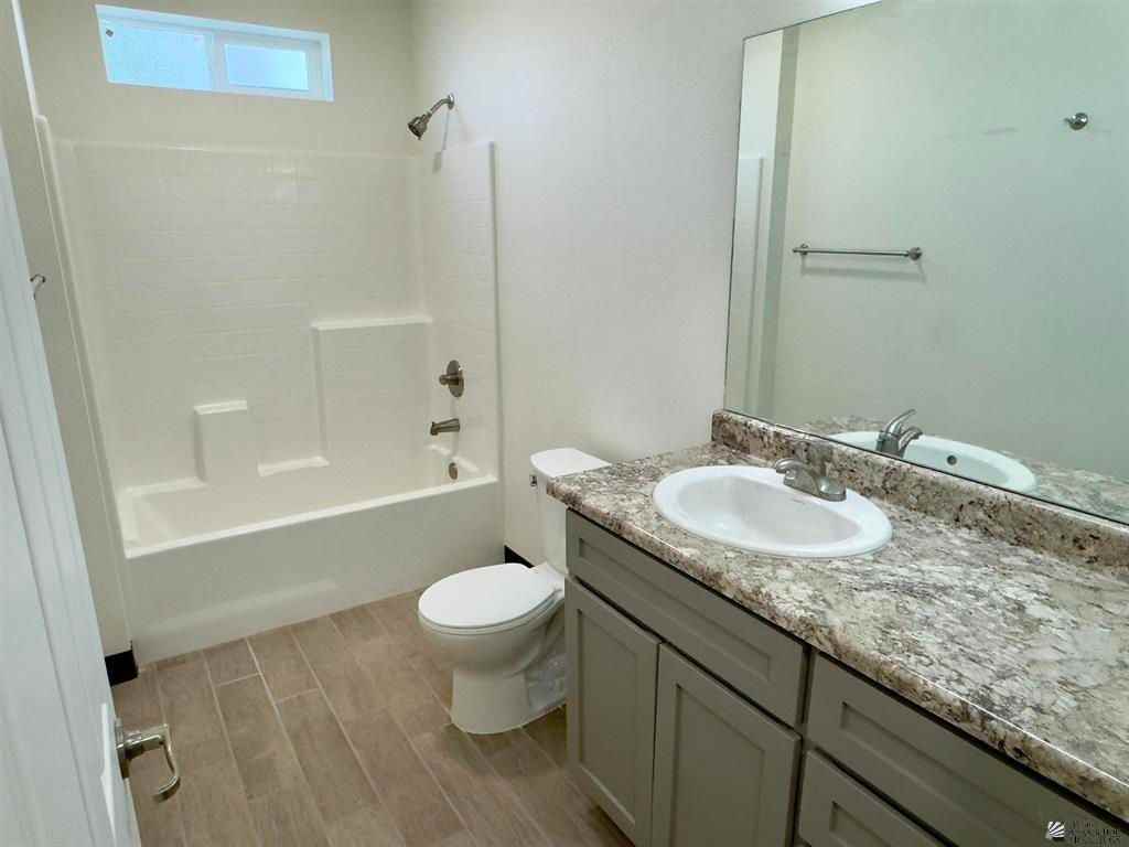 195 N 17th Ave ##201 - Photo 2 of 6