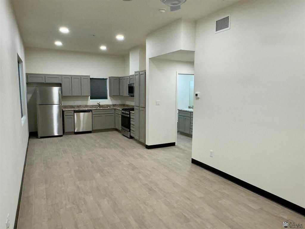 195 N 17th Ave ##201 - Photo 3 of 6