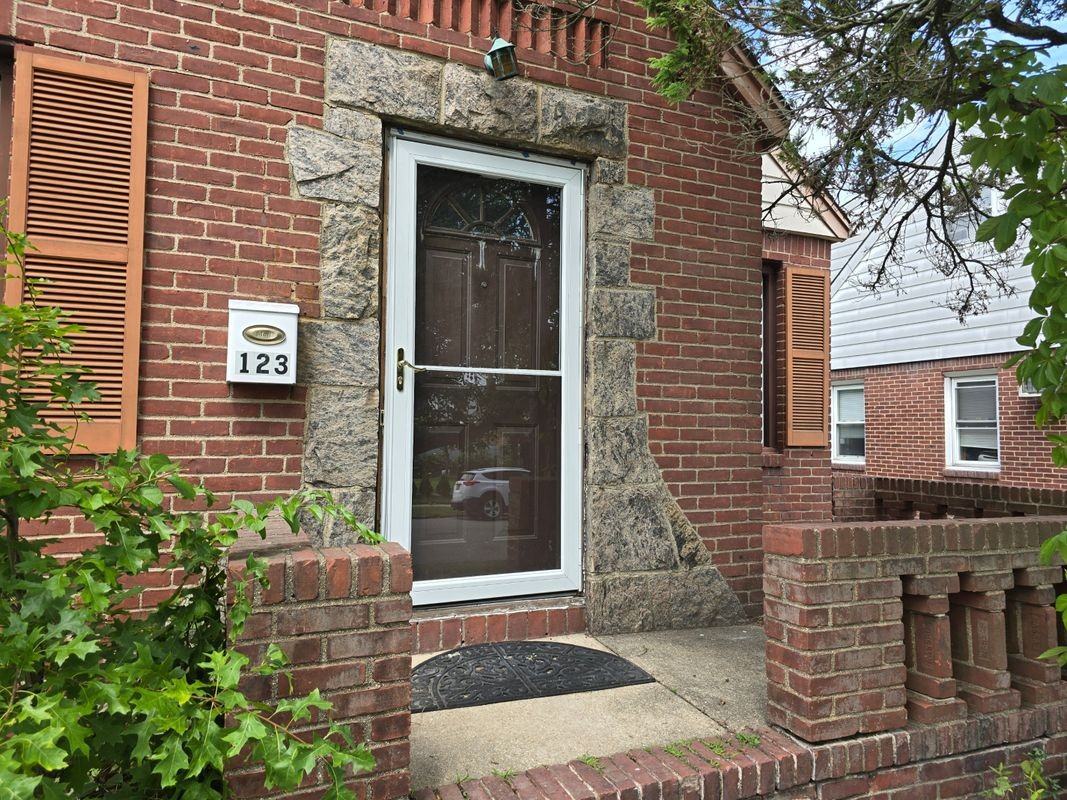 123 Nugent St - Photo 3 of 31