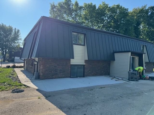 907 West 4th Street - Photo 2 of 10