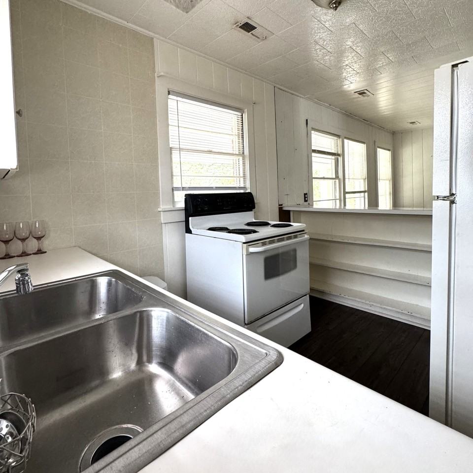 7203 Porcher Drive - Photo 5 of 38