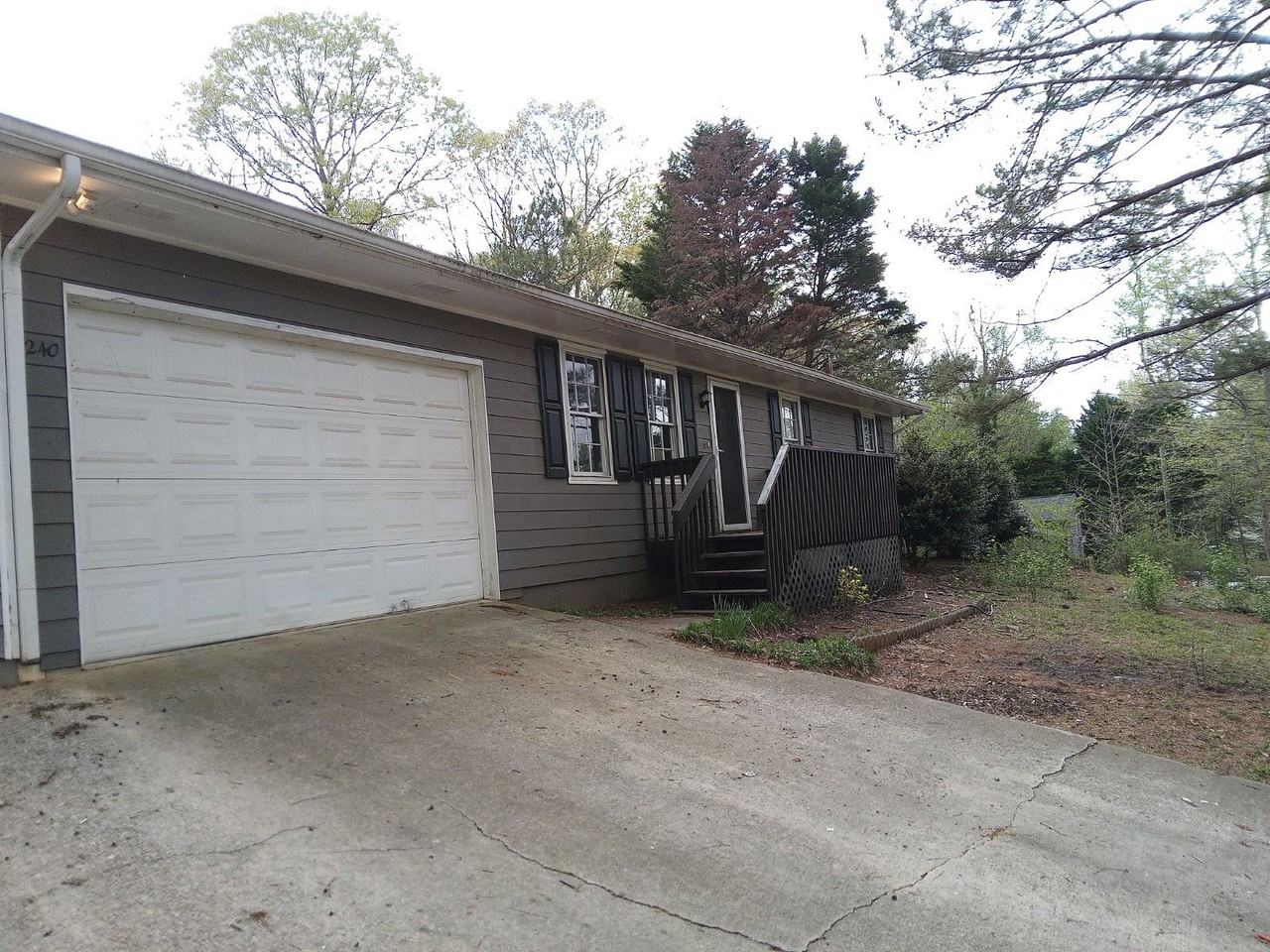 240 Beverly Park Court - Photo 2 of 10