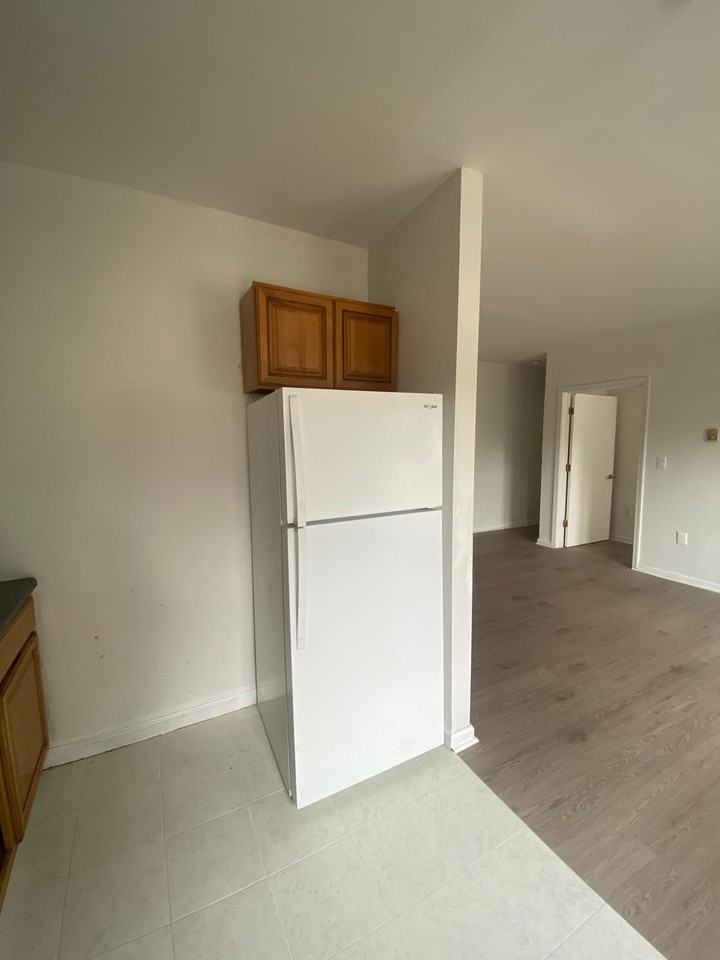 2859 South Salina Street - Photo 3 of 8