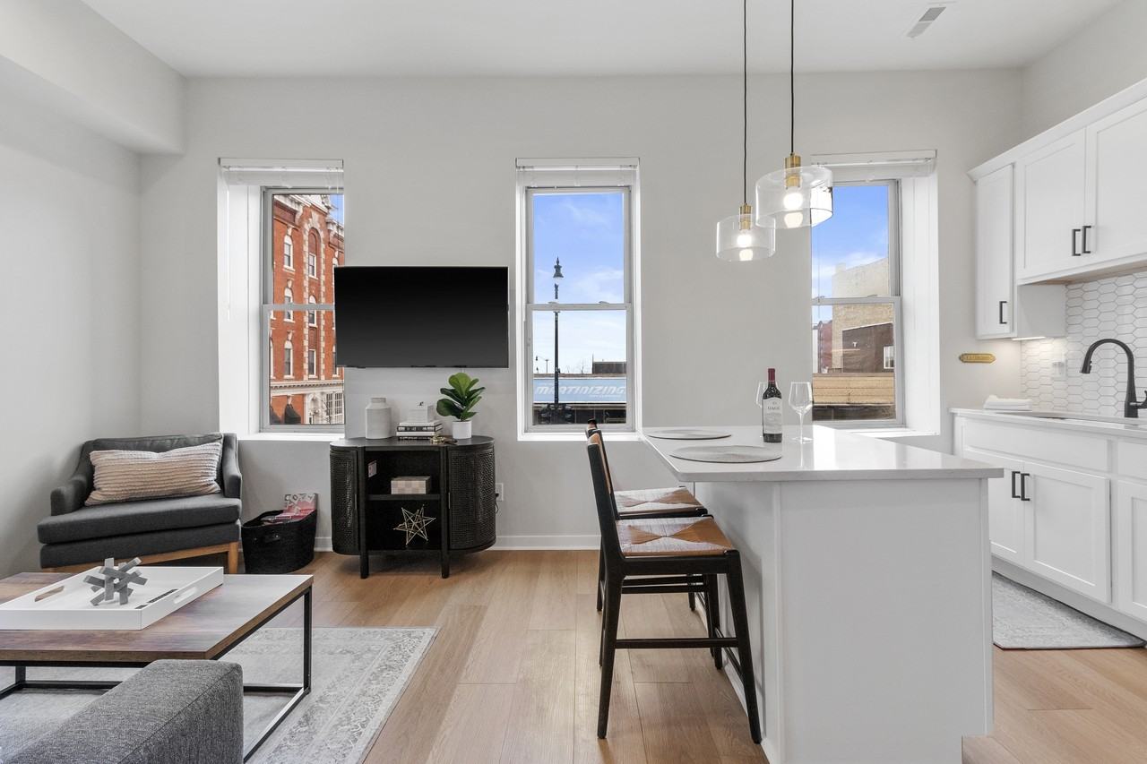 300 Main Street - Photo 3 of 33