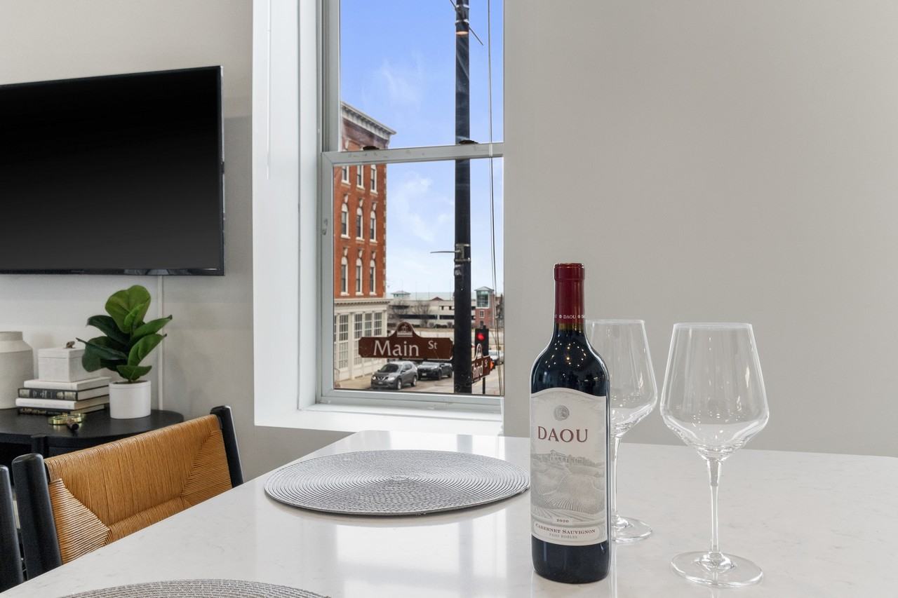 300 Main Street - Photo 4 of 33