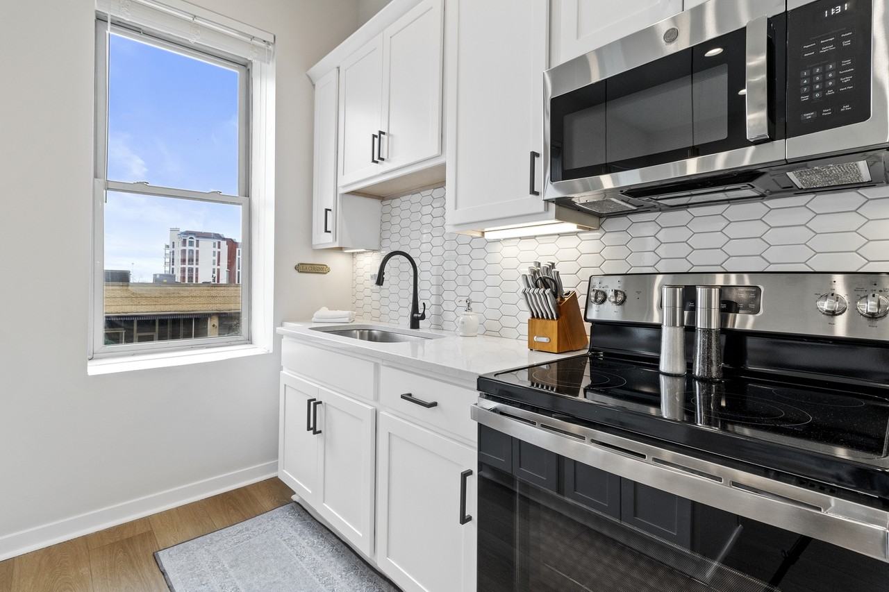 300 Main Street - Photo 5 of 33