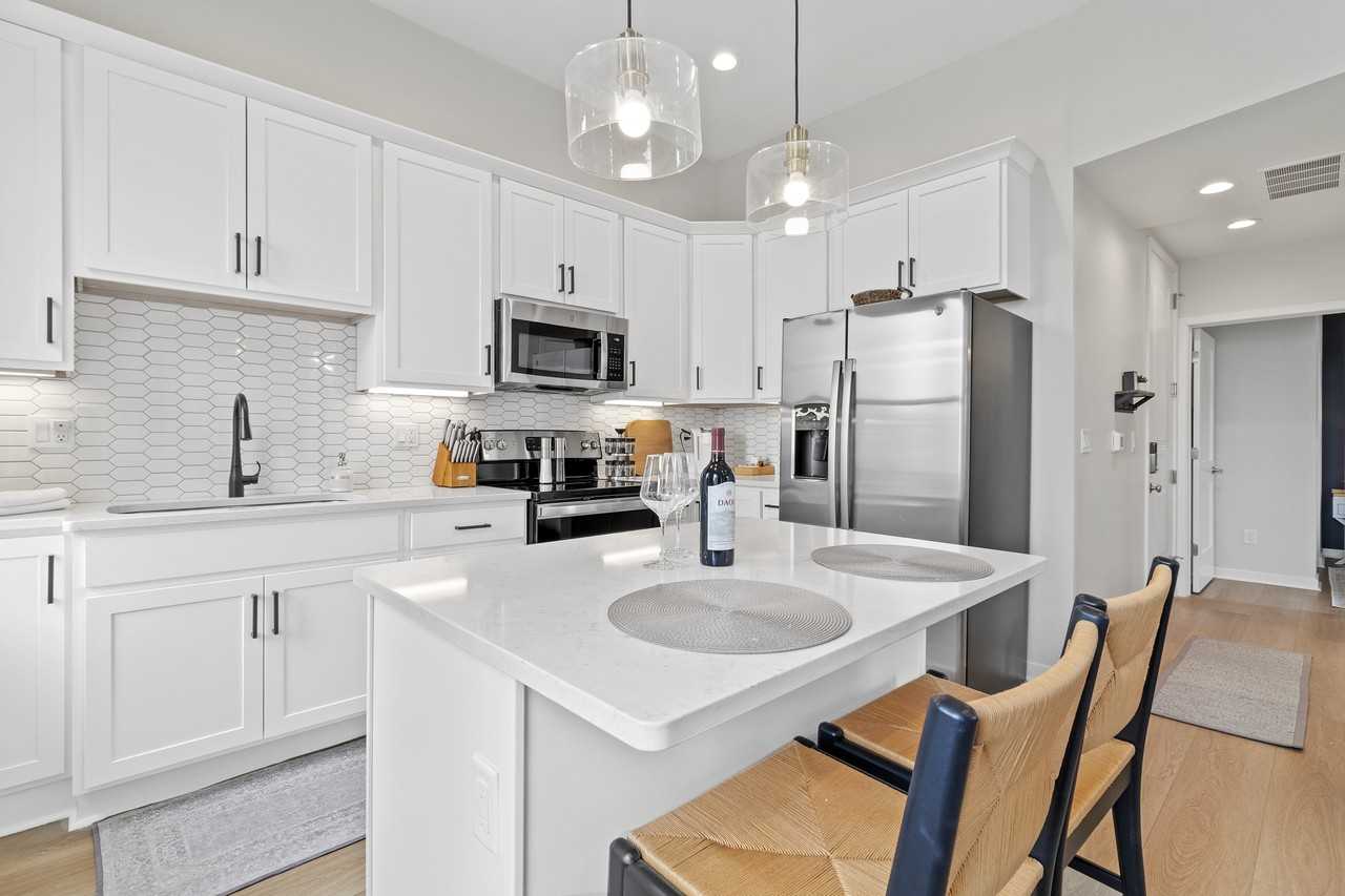 300 Main Street - Photo 6 of 33