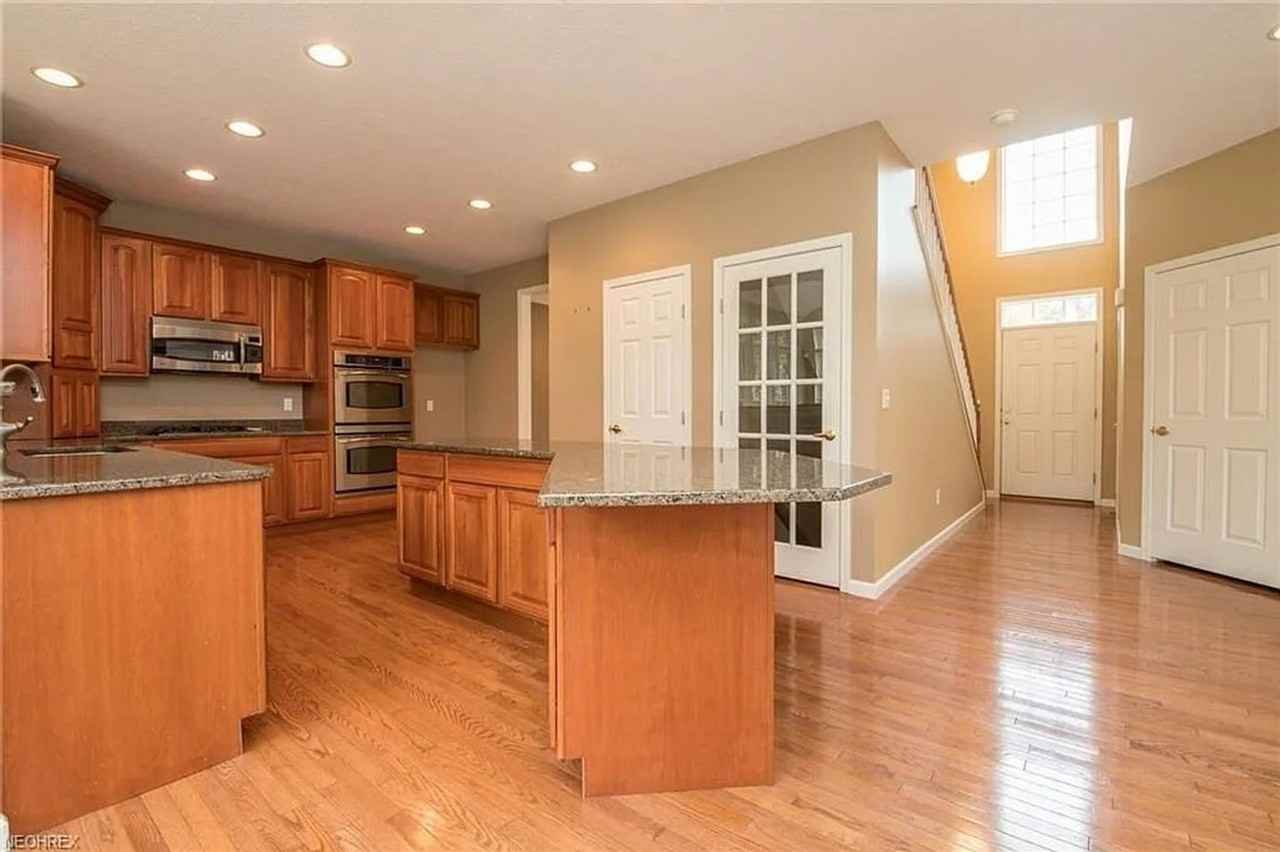 9254 Ashcroft Ln - Photo 2 of 29