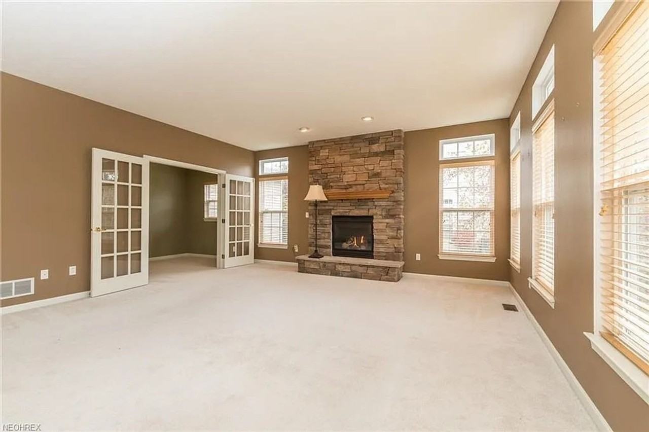 9254 Ashcroft Ln - Photo 6 of 29