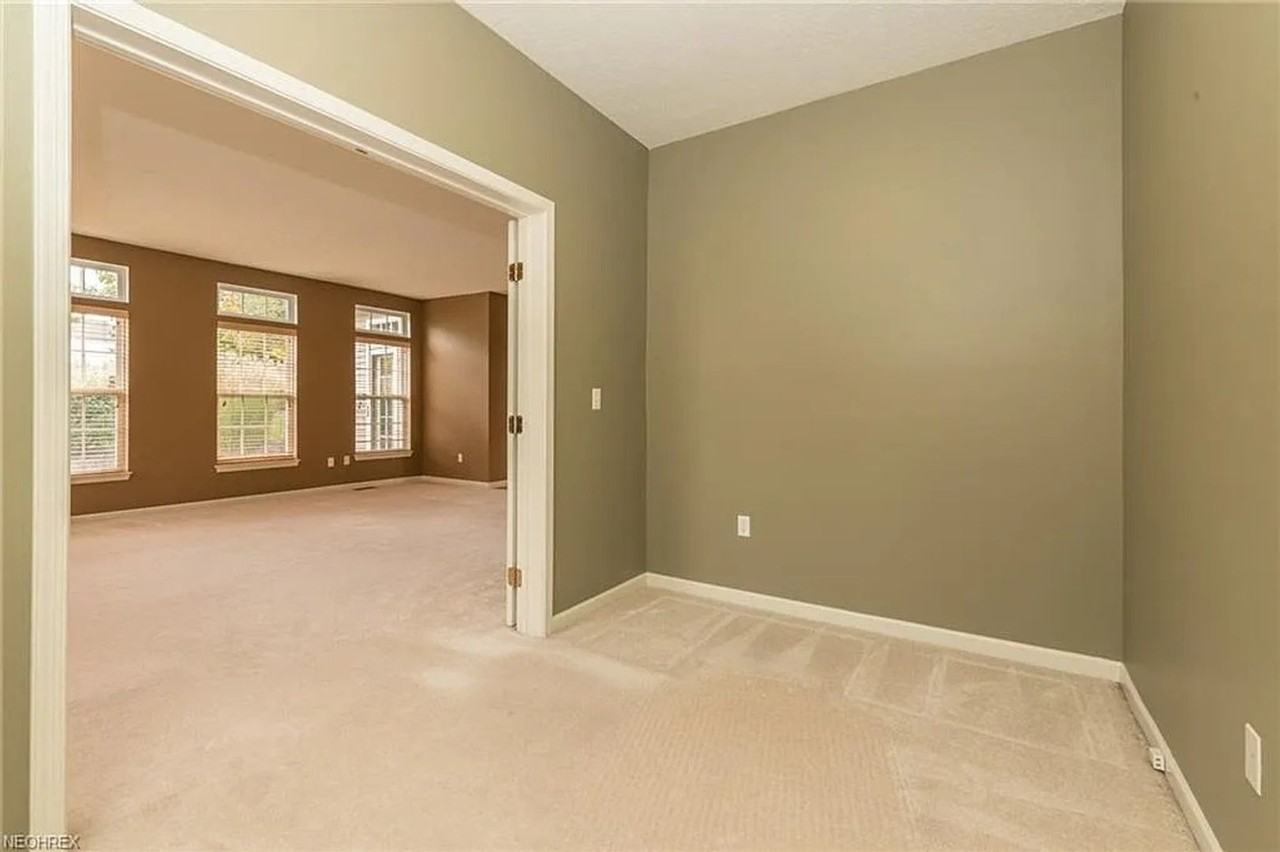 9254 Ashcroft Ln - Photo 7 of 29