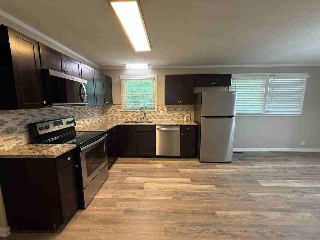 924 Oleander Dr - Photo 3 of 7