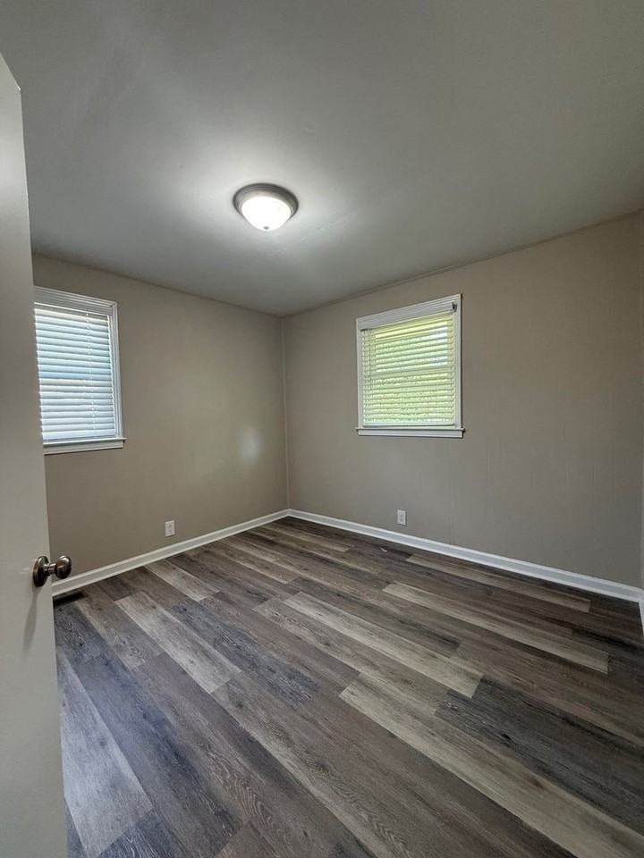 924 Oleander Dr - Photo 4 of 7