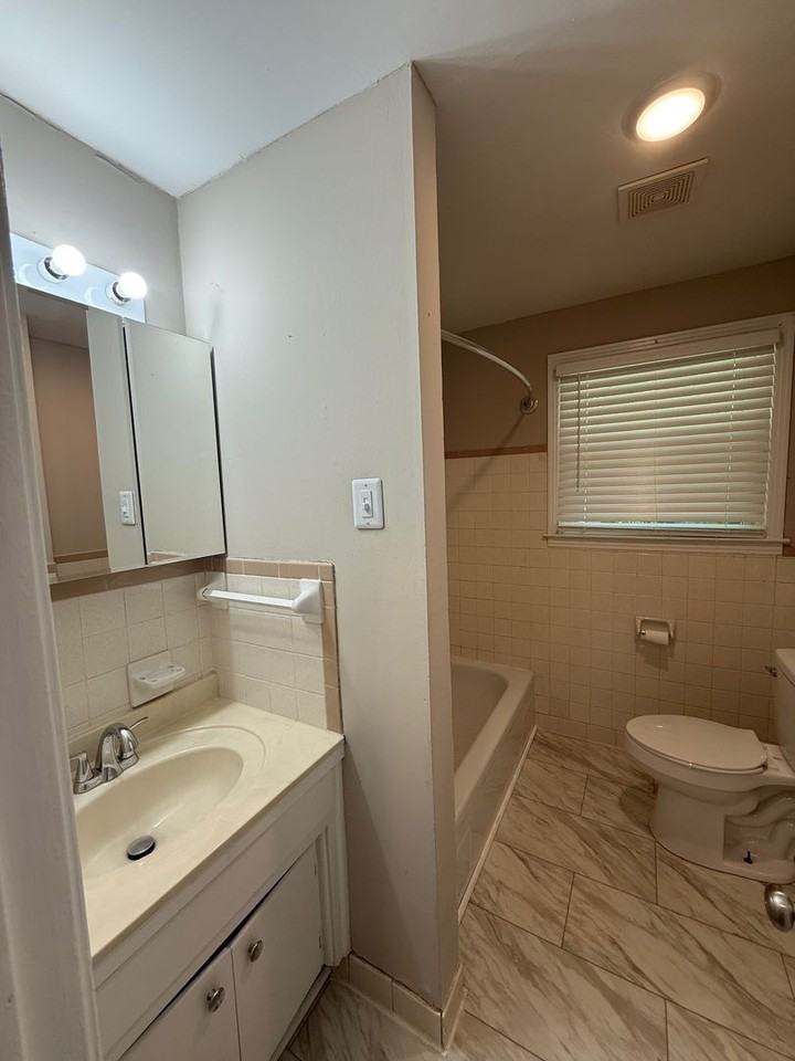 924 Oleander Dr - Photo 5 of 7