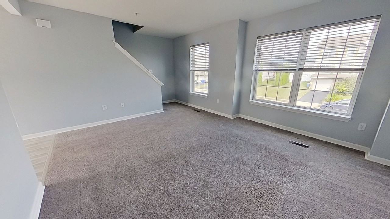 450 Fisher Dr - Photo 5 of 15