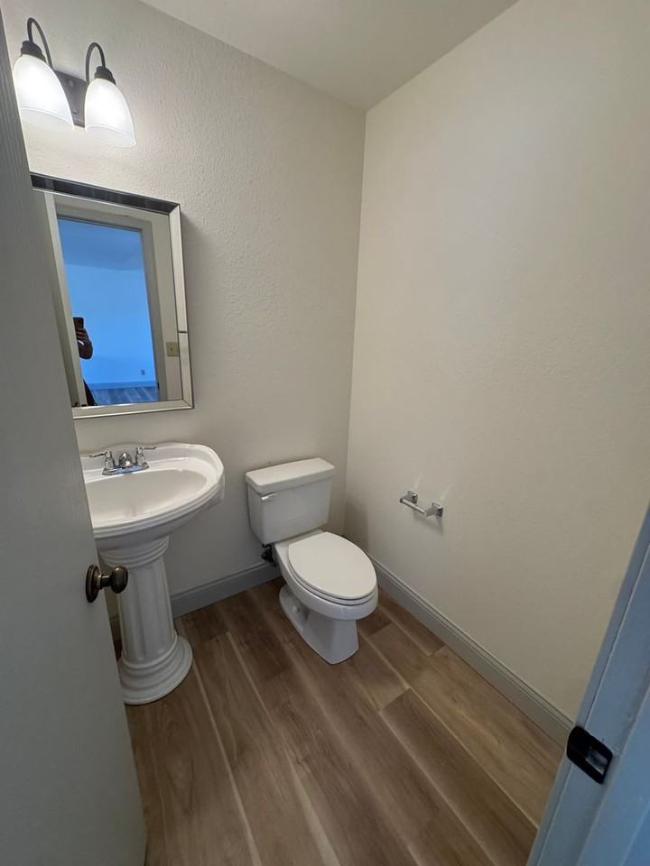 1605 Spiros Dr - Photo 7 of 12