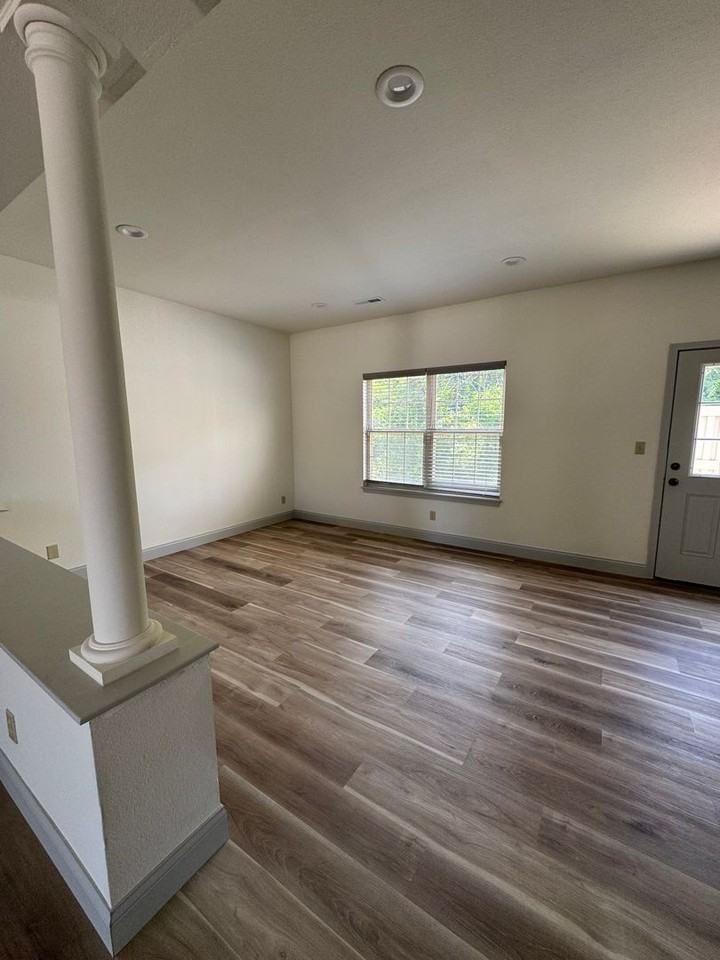 1605 Spiros Dr - Photo 5 of 12