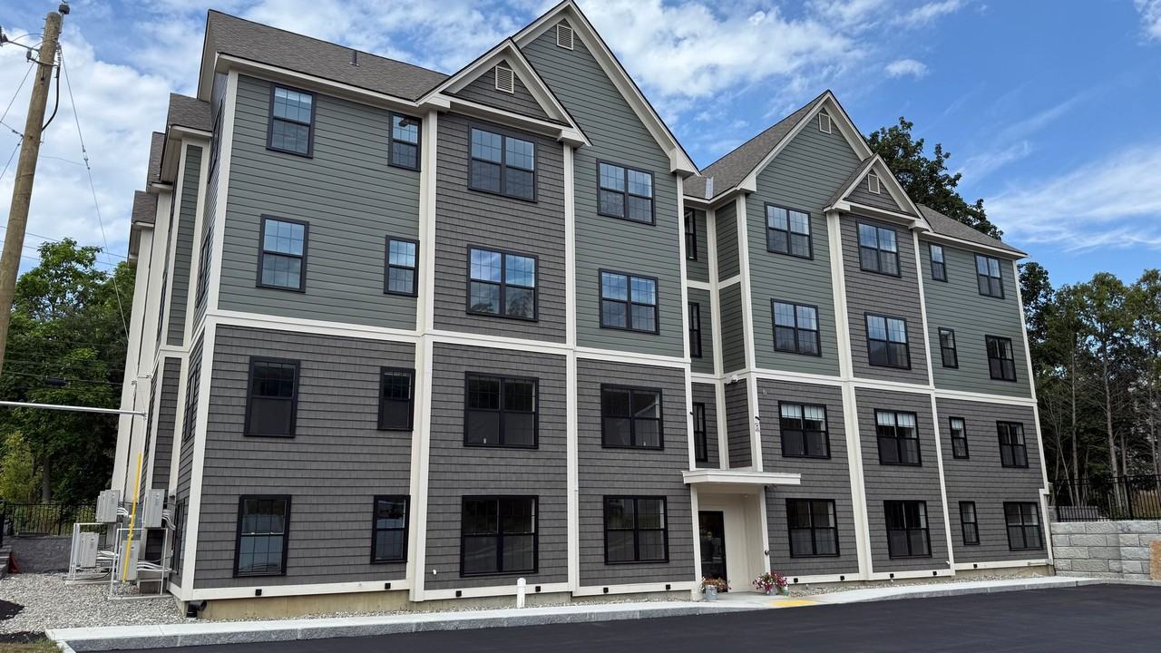 725 Central Ave - Photo 2 of 8