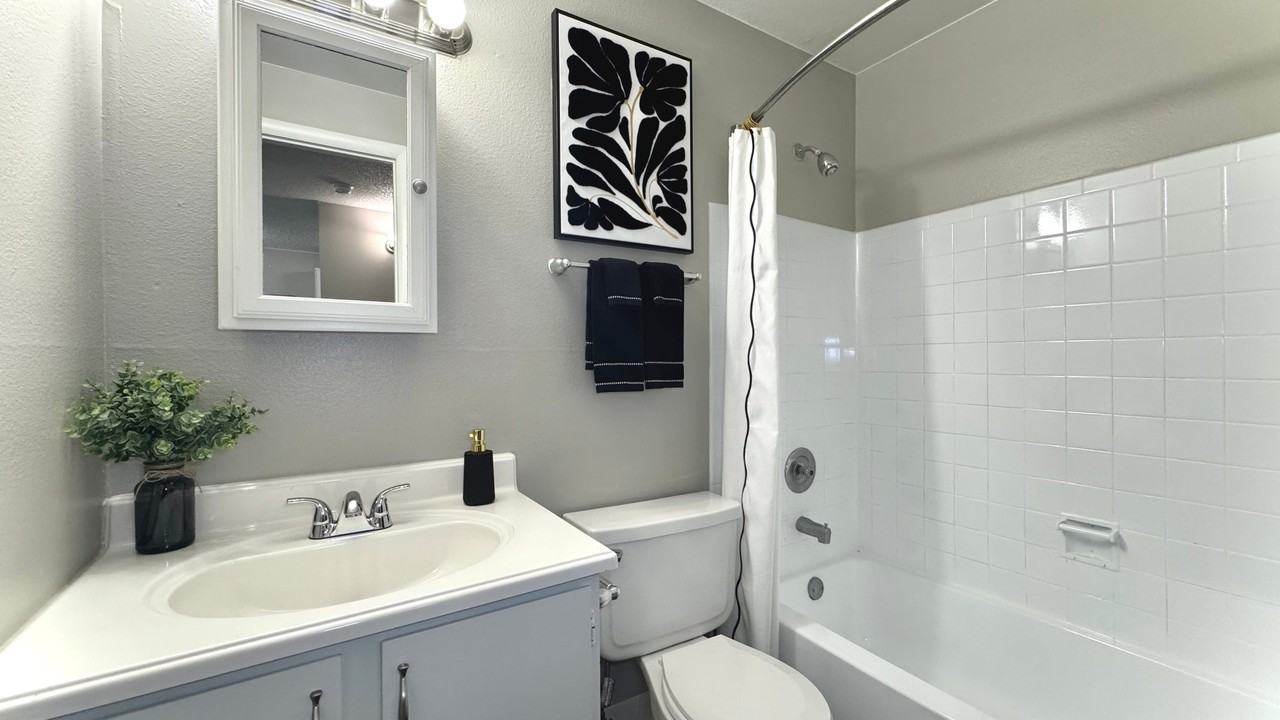 Glen Ridge Apartments - Photo 6 of 27