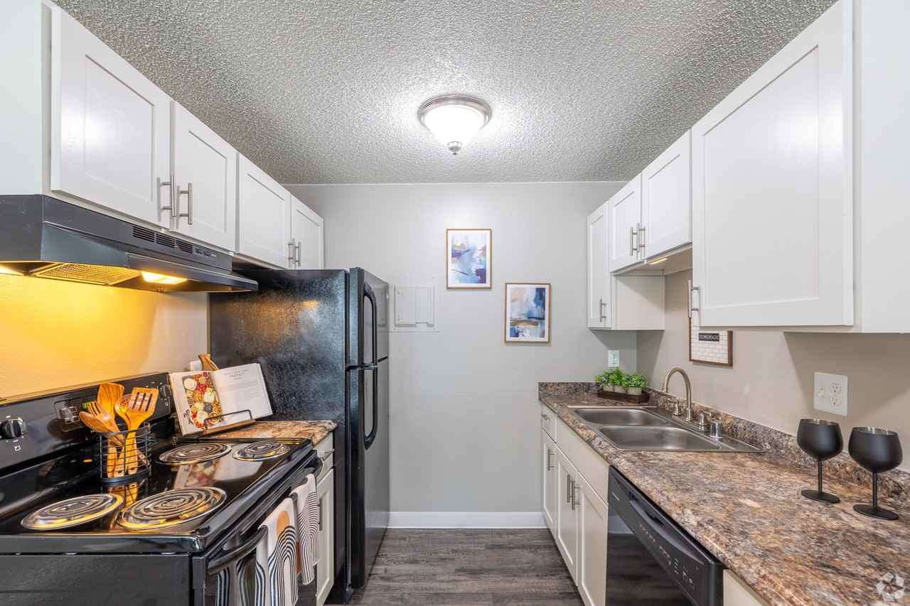 Glen Ridge Apartments - Photo 7 of 27