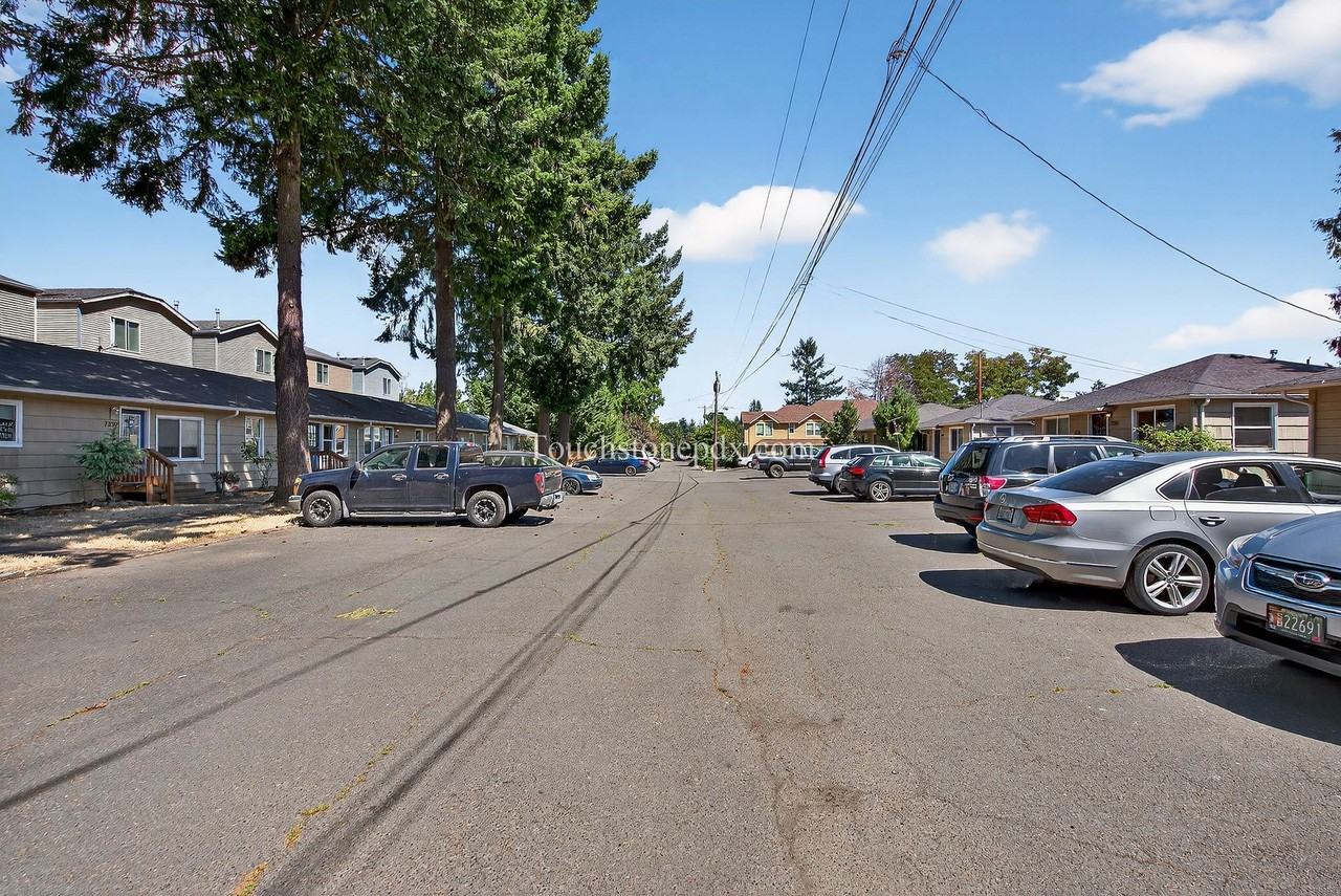 7319 Se Evergreen St - Photo 2 of 9