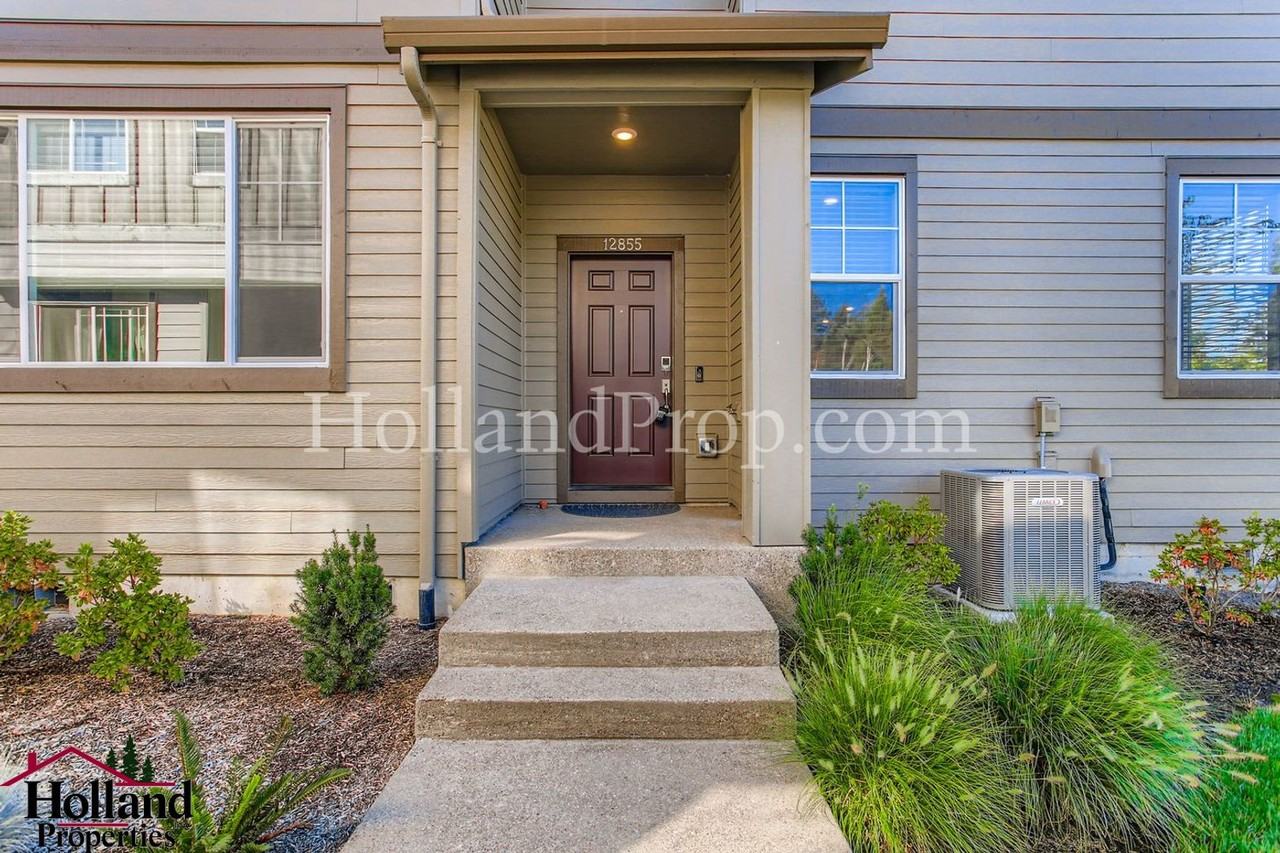 12855 Southwest Tabor Terrace - Photo 4 of 28