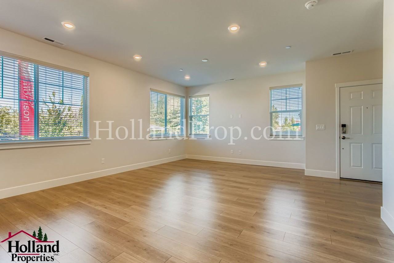 12855 Southwest Tabor Terrace - Photo 5 of 28